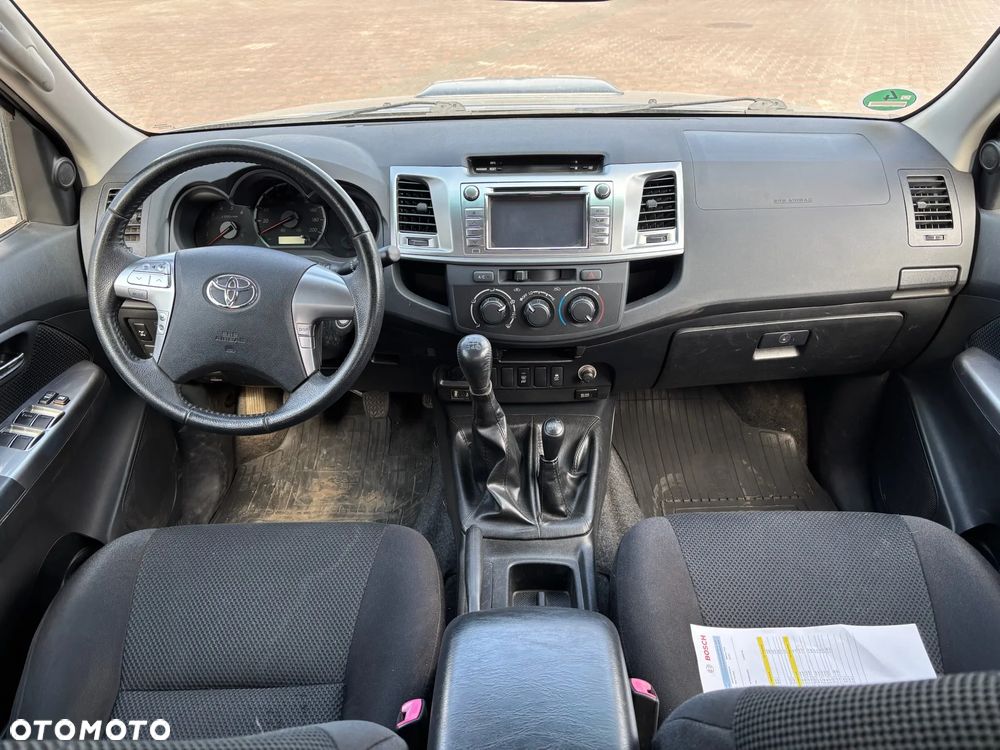 Toyota Hilux 2.5 D-4D SR5 - 18