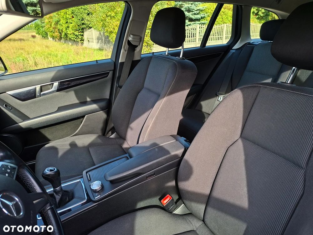 Mercedes-Benz Klasa C 180 CGI BlueEFFICIENCY - 19