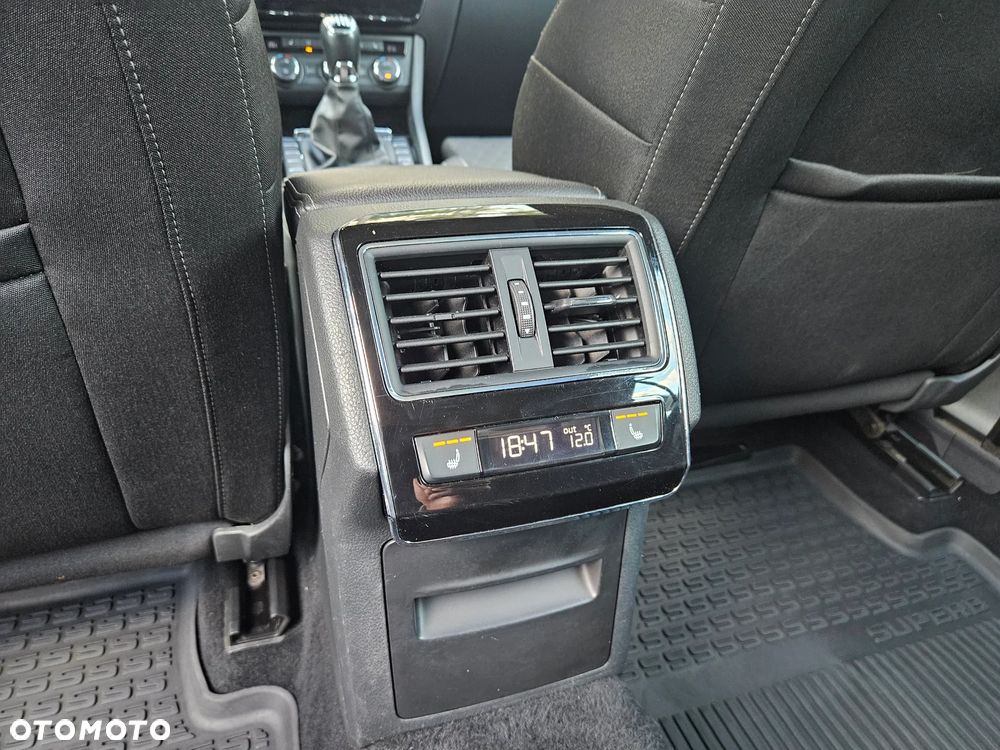 Skoda Superb 2.0 TDI Style - 26