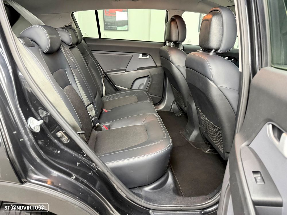 Kia Sportage 1.7 CRDi ISG LX - 23