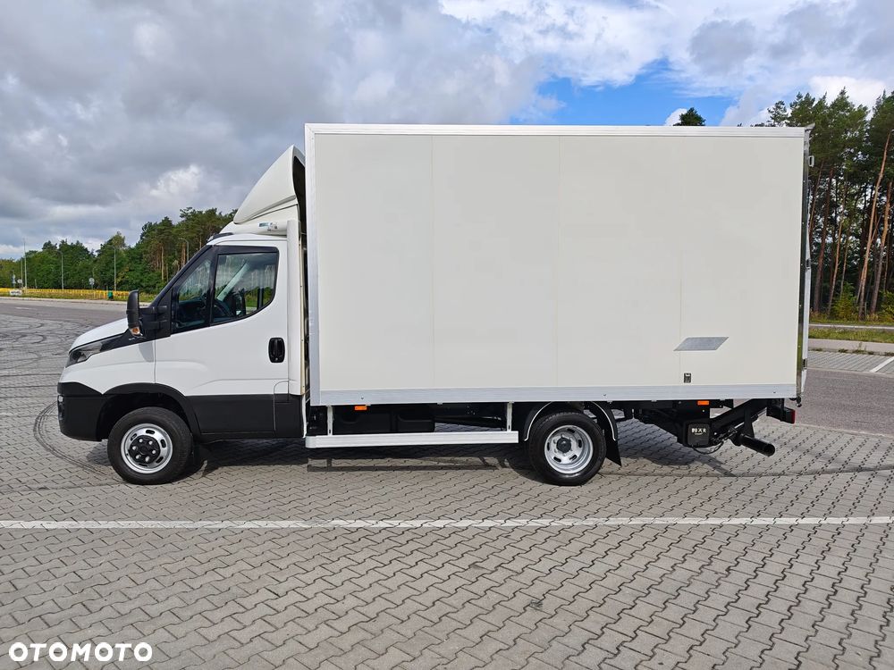 Iveco DAILY 3.0d 150KM** WINDA BAR 1000kg+UDT do 09.29r + STEROWANIE BEZPRZEWODOWE** Kontener 8-EuroPalet dł 425cm ** POLSKI SALON** 233 tyś KM** DMC do 3.5T kat.B** - 2