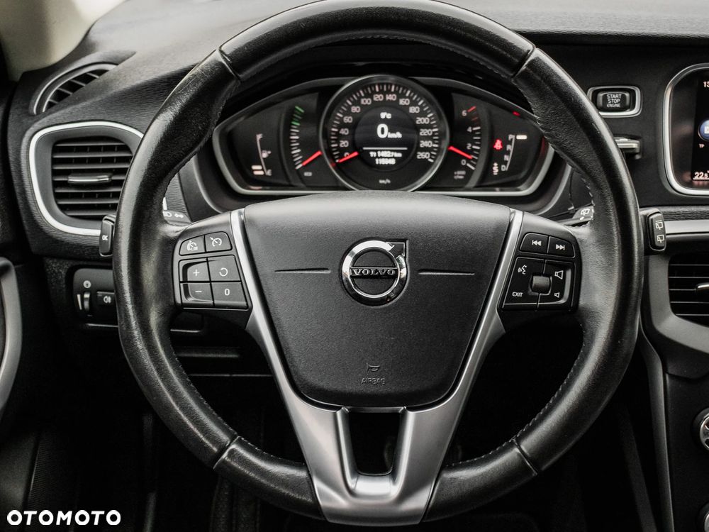 Volvo V40 D2 Drive-E R-Design Momentum - 17