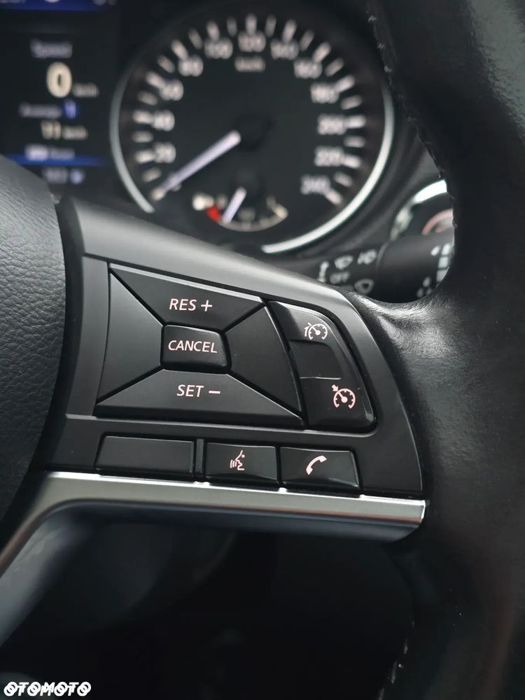 Nissan Qashqai 1.3 DIG-T TEKNA - 27