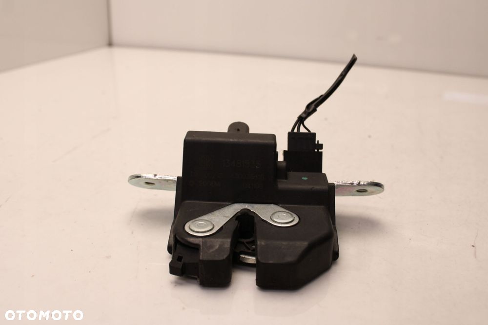 opel corsa e 14r- zamek klapy bagażnika tył tylny 13481535 - 2