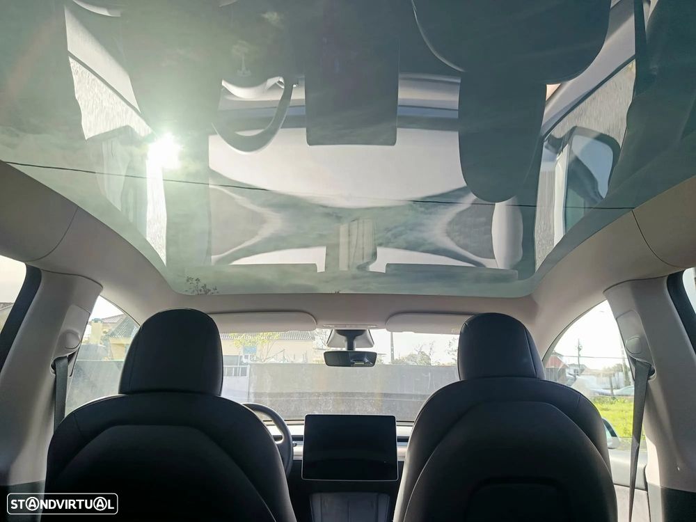 Tesla Model Y Long Range Dual Motor AWD - 11