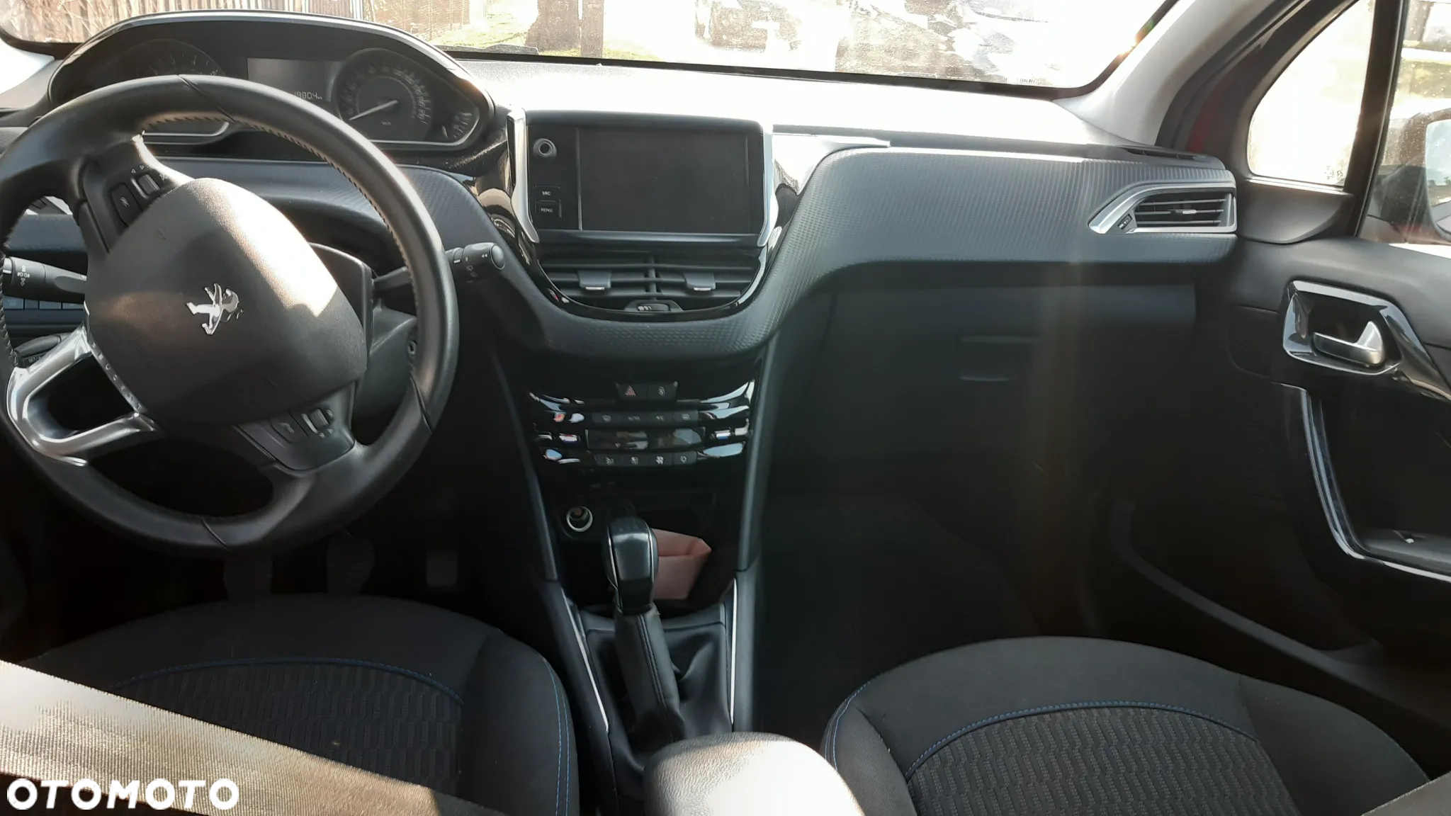 Peugeot 208 1.2 PureTech GPF Signature S&S - 4