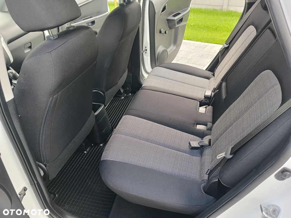 Kia Venga - 9