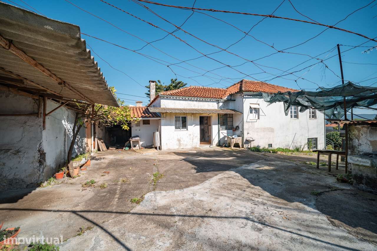 Moradia inserida numa área total de terreno de 2.643 m², em Galegos Sa - Grande imagem: 3/44