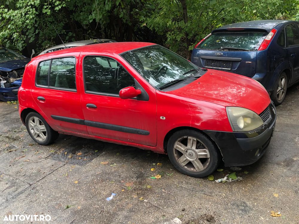 Dezmembrez Renault Clio rosu an 2005 1,5 DCI - 2