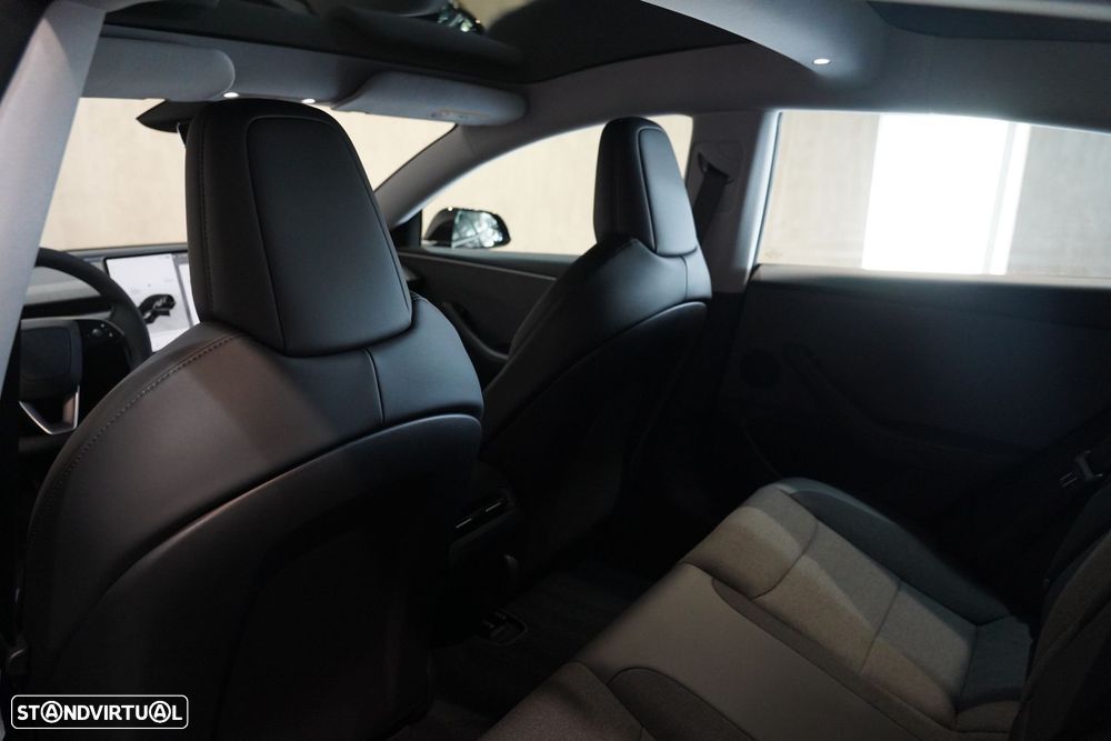 Tesla Model 3 - 37