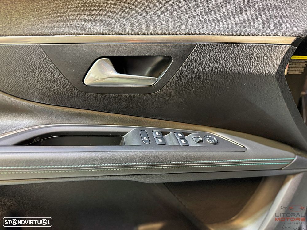 Peugeot 3008 1.2 PureTech Allure Pack EAT8 - 19