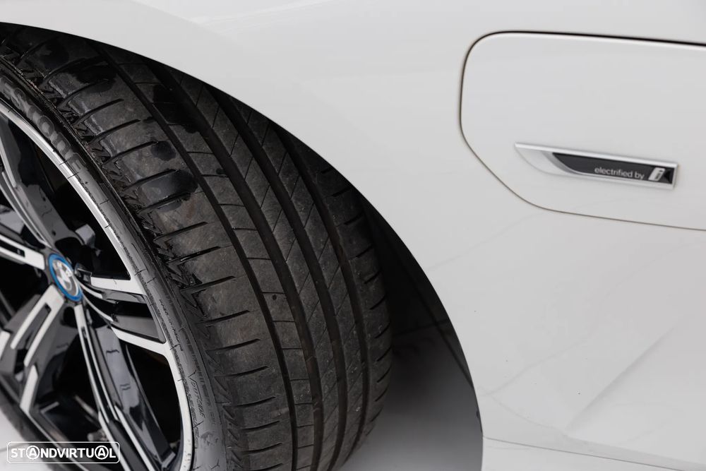 BMW 320 e Pack M Auto - 12