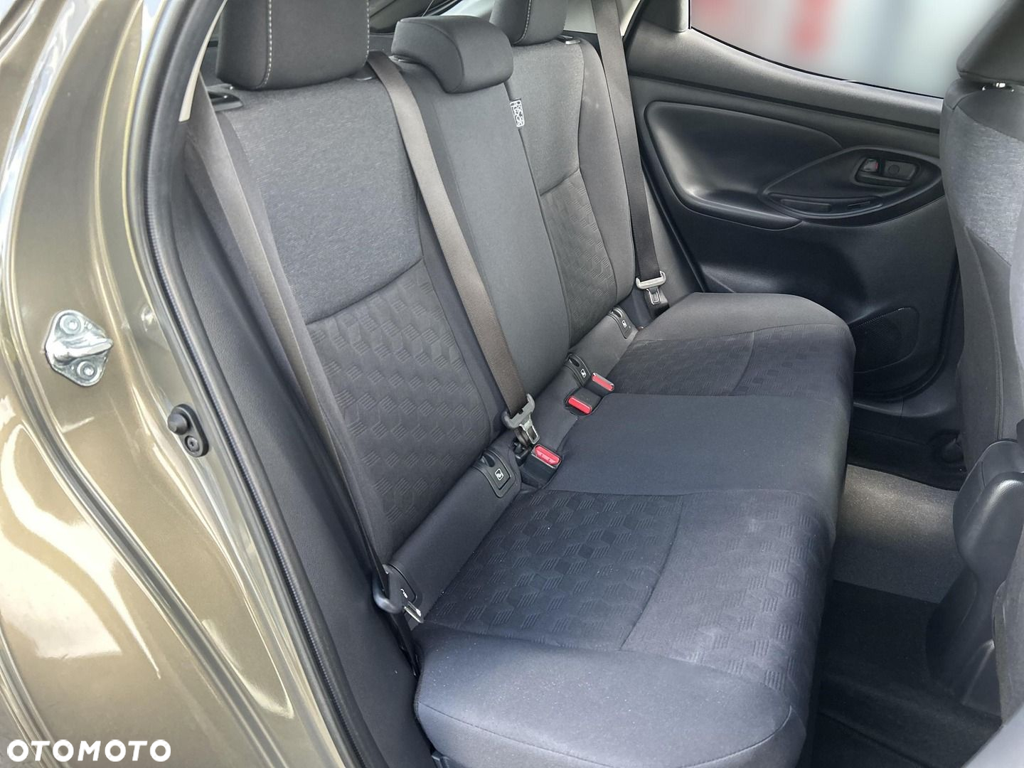 Toyota Yaris Hybrid 1.5 Style - 24