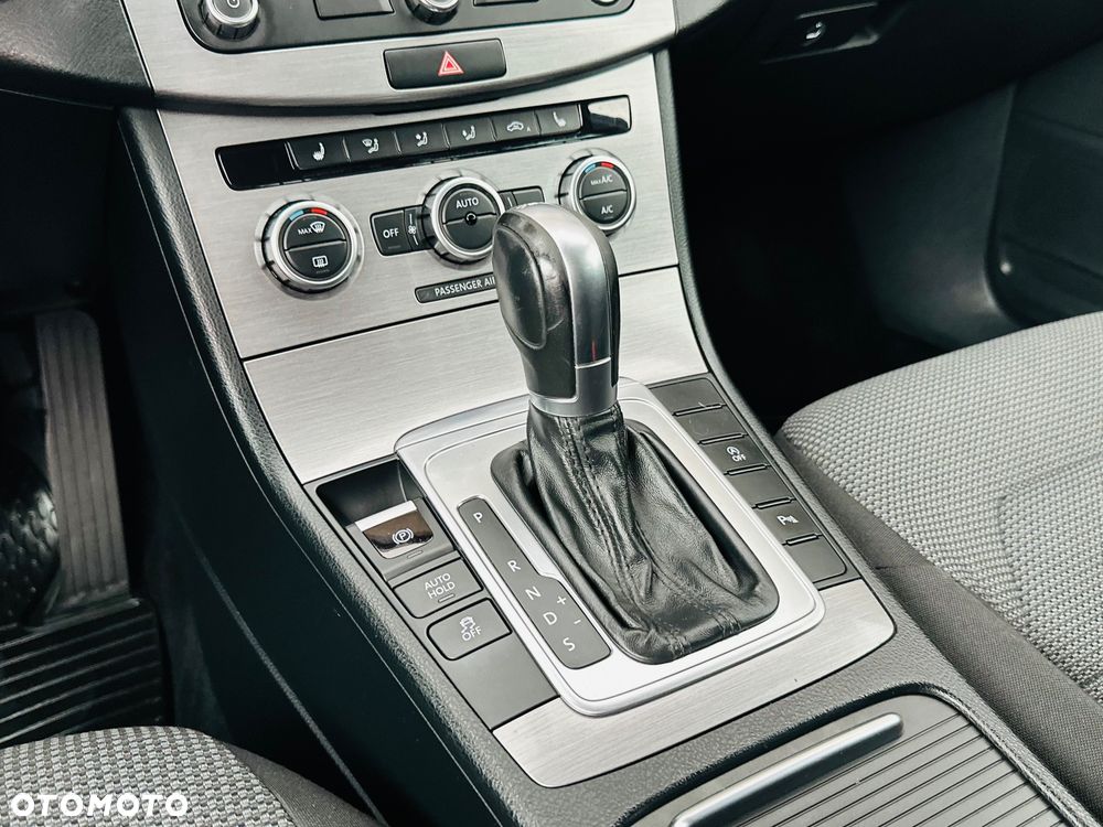 Volkswagen Passat 2.0 TDI DSG Highline - 32