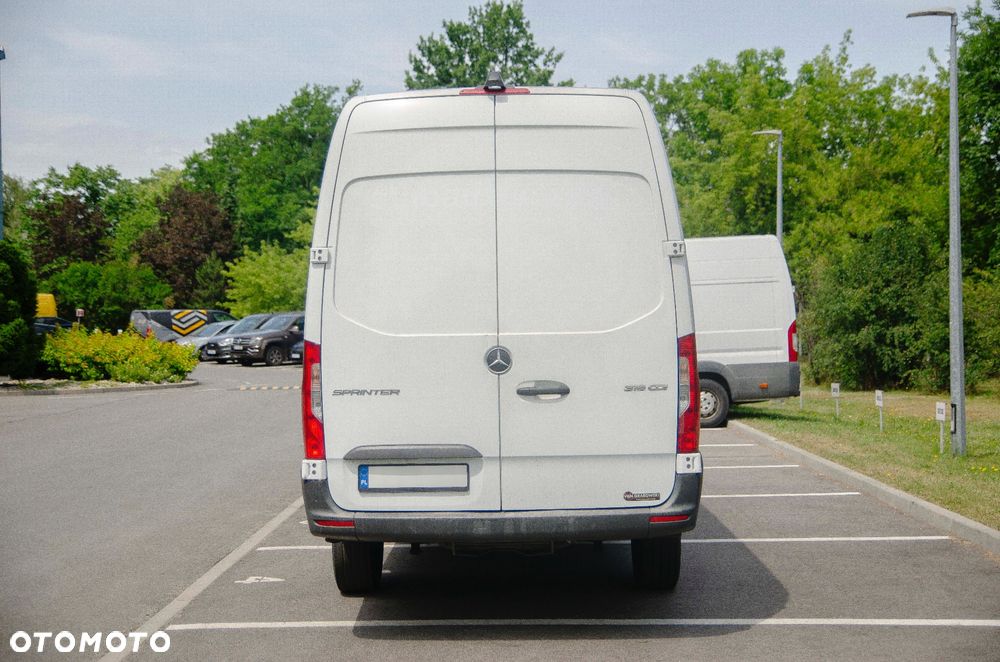 Mercedes-Benz Sprinter - 10