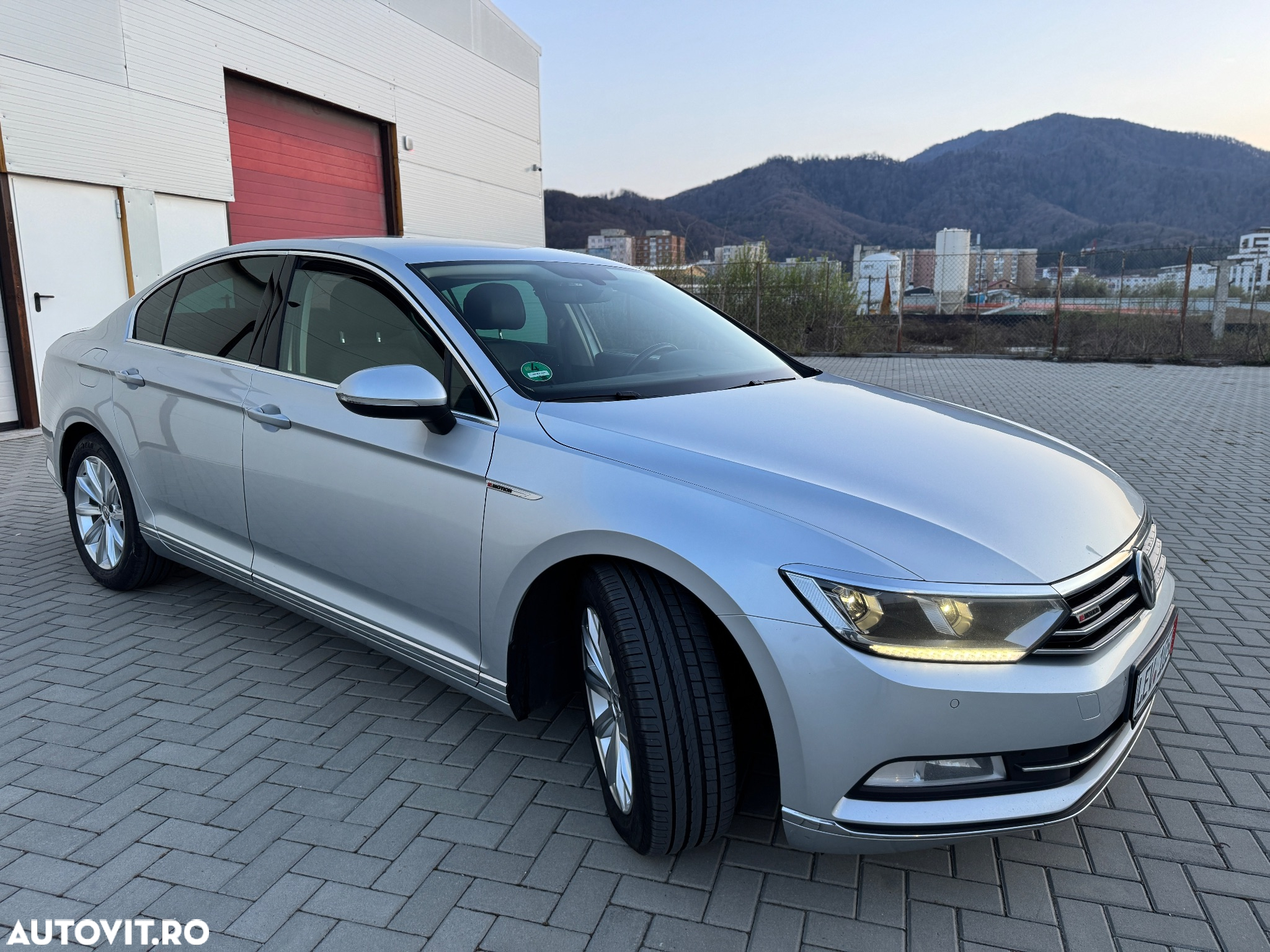 Volkswagen Passat 2.0 TDI SCR (BlueMotion Tech) 4Motion D Highline - 4