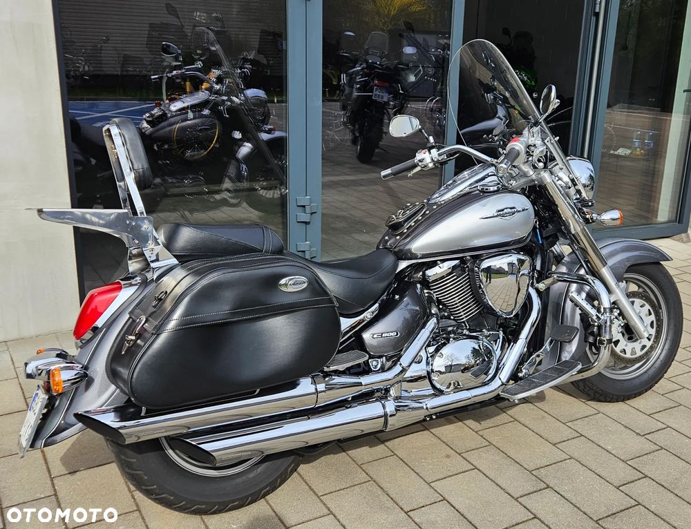Suzuki Intruder - 3
