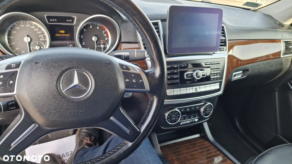 Mercedes-Benz GL - 27