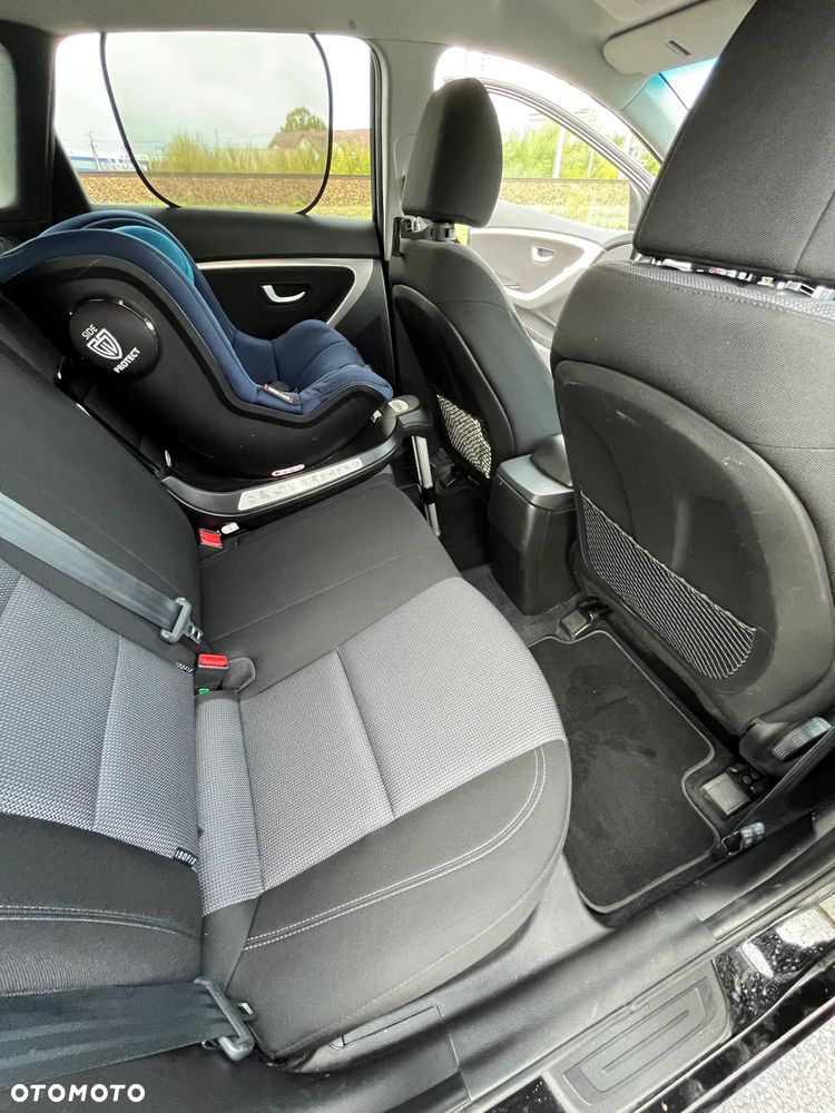 Hyundai i30 blue Kombi 1.6 GDi Style - 17