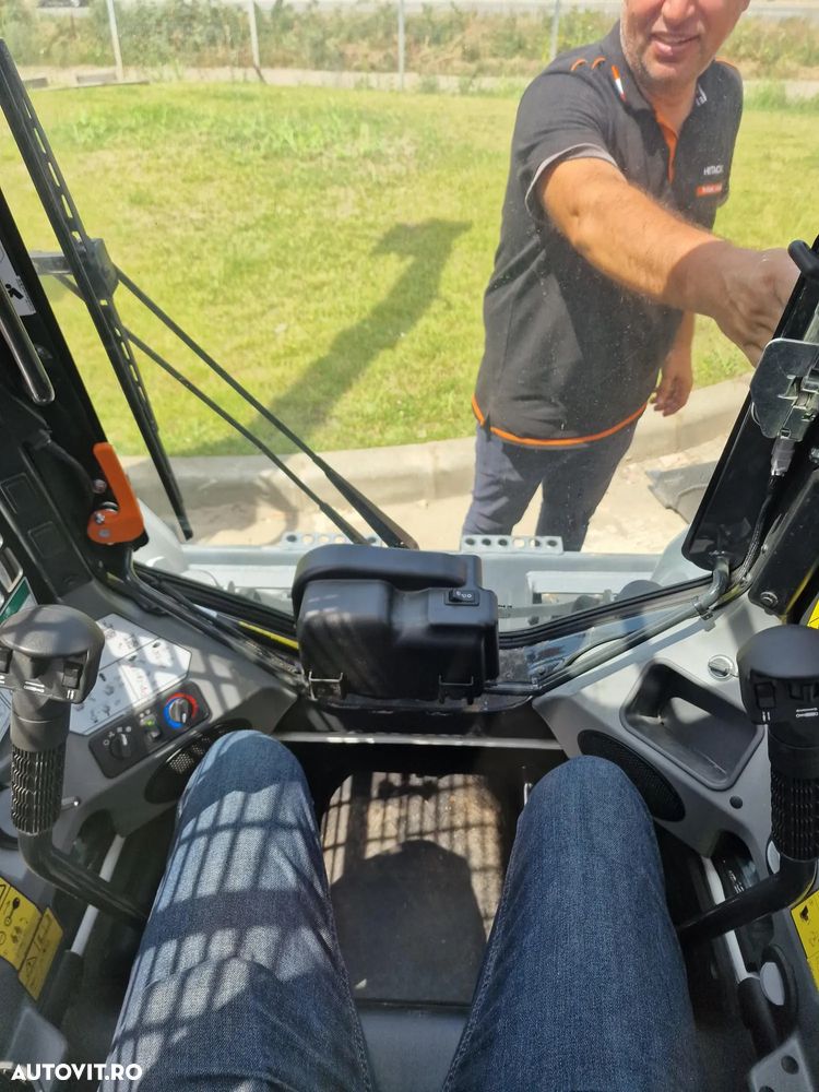 Bobcat S510, ANVELOPE PLINE, USA CABINA, AER CONDITIONAT, ridica 810kg, motor 55CP Kubota, Masa operatinalal 2,8t, L 3,4m x latime 1,75m x inaltime 1,95m, cupa 1mc, posibilitate leasing 41.900 EUR+Tva - 22