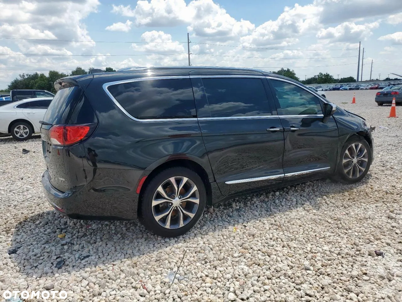 Chrysler Pacifica - 3
