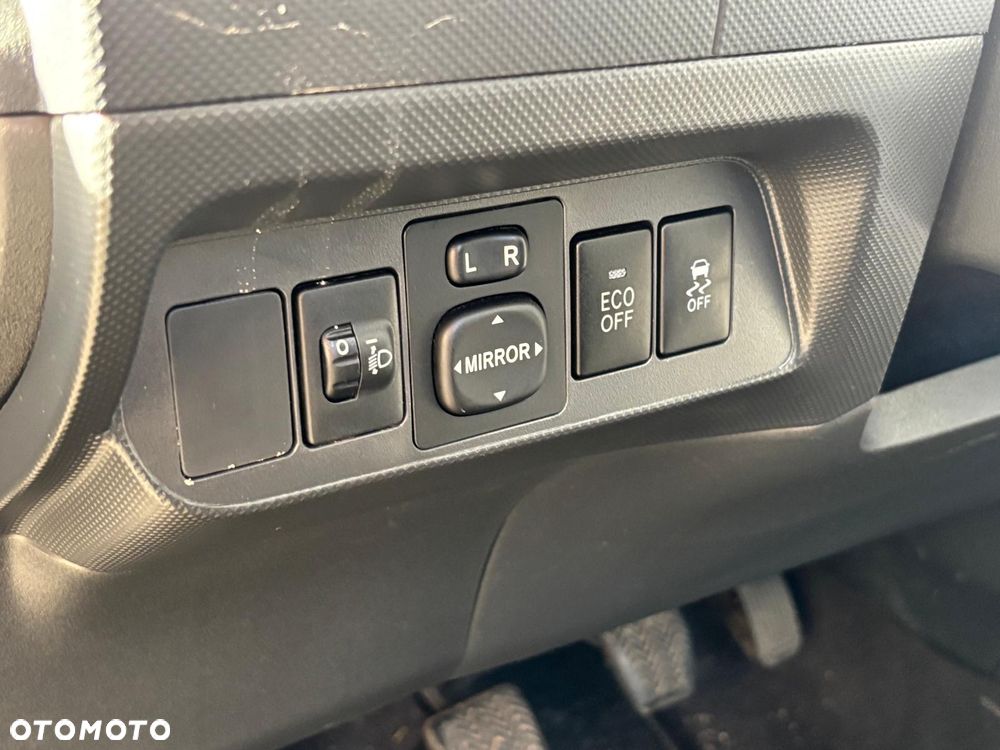 Toyota Auris 1.33 VVT-i Premium + - 23