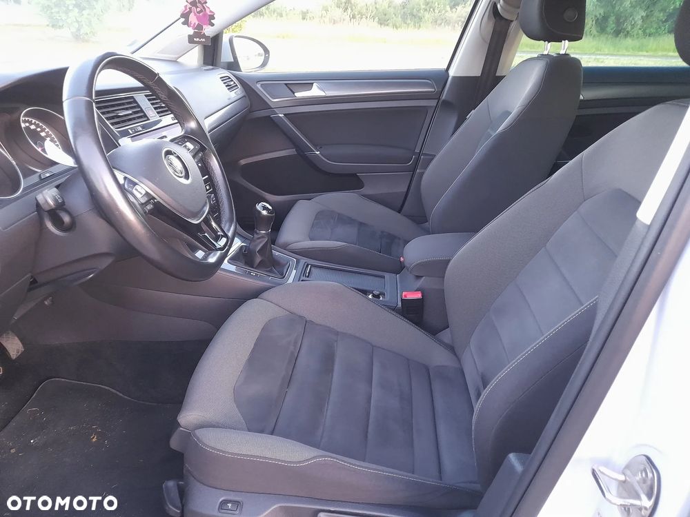 Volkswagen Golf - 24