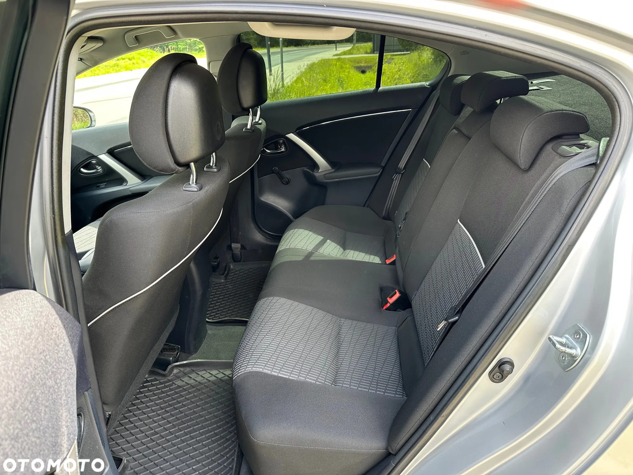Toyota Avensis 2.0 D-4D Active - 12