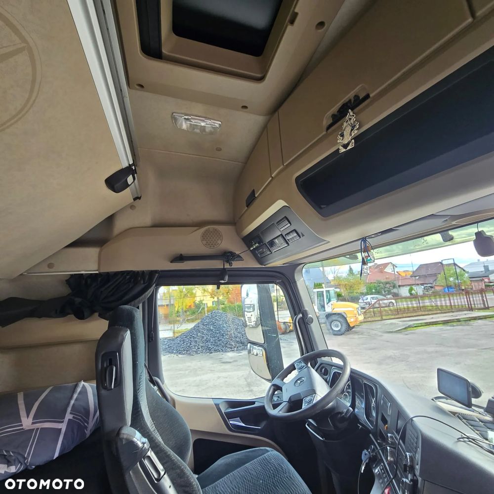 Mercedes-Benz Actros - 13
