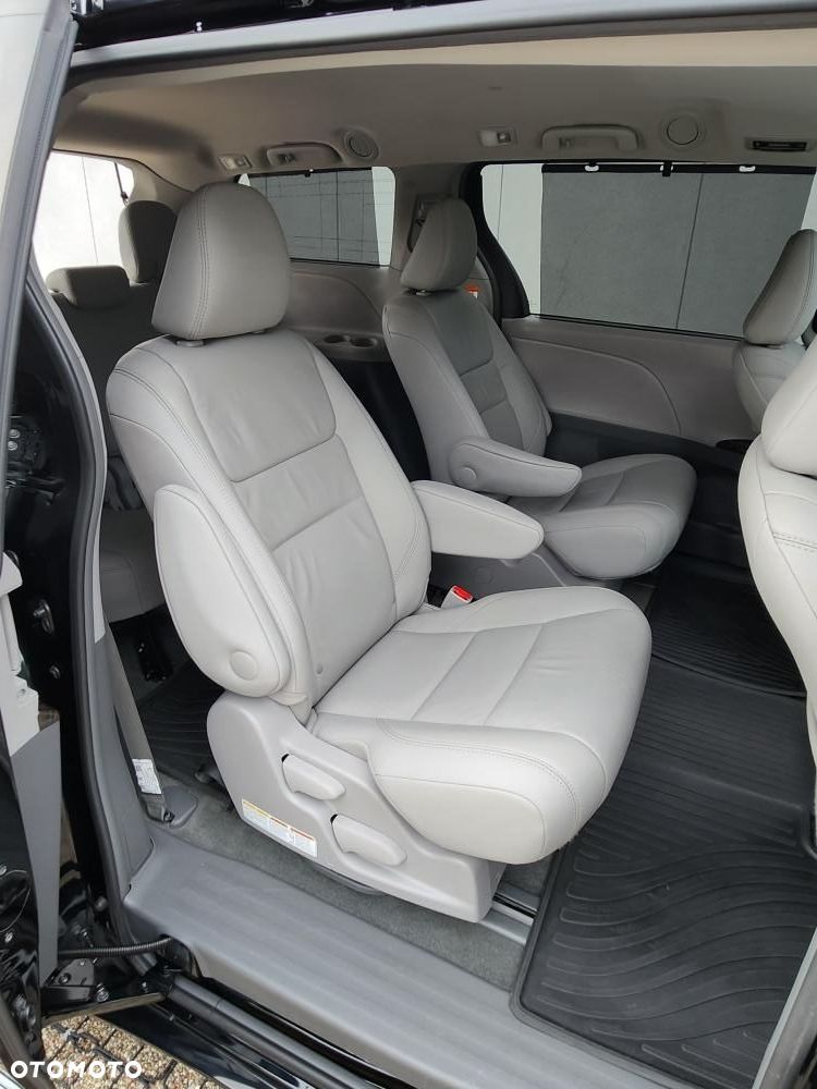 Toyota Sienna 3.5 V6 XLE AWD - 6