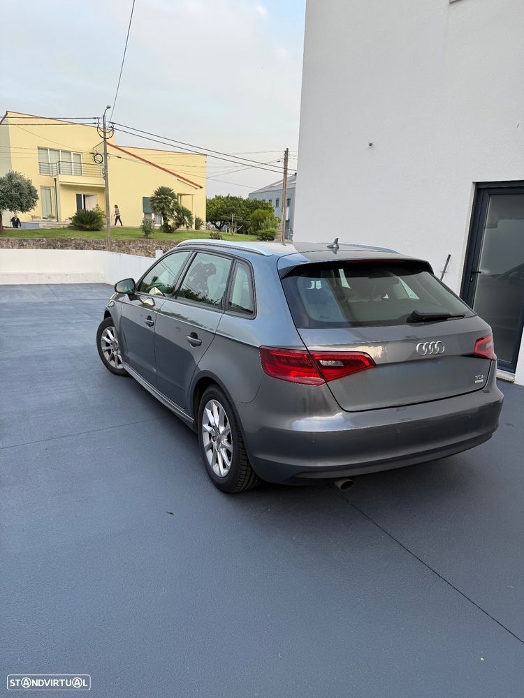 Audi A3 Sportback 1.6 TDI Attraction - 2