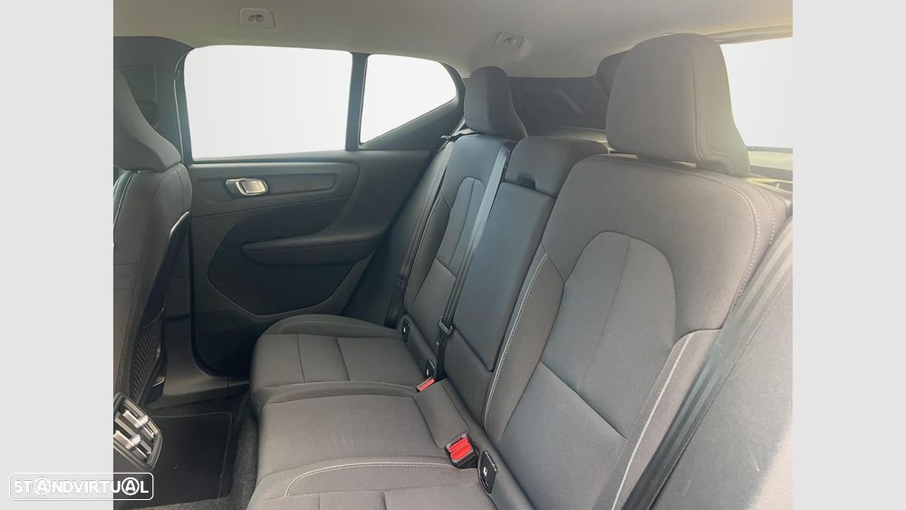 Volvo XC 40 1.5 T3 Momentum Geartronic - 16