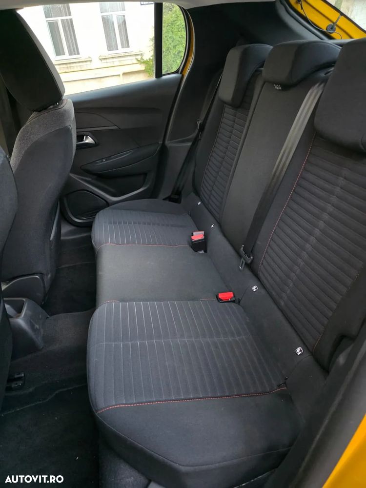 Peugeot 208 - 8