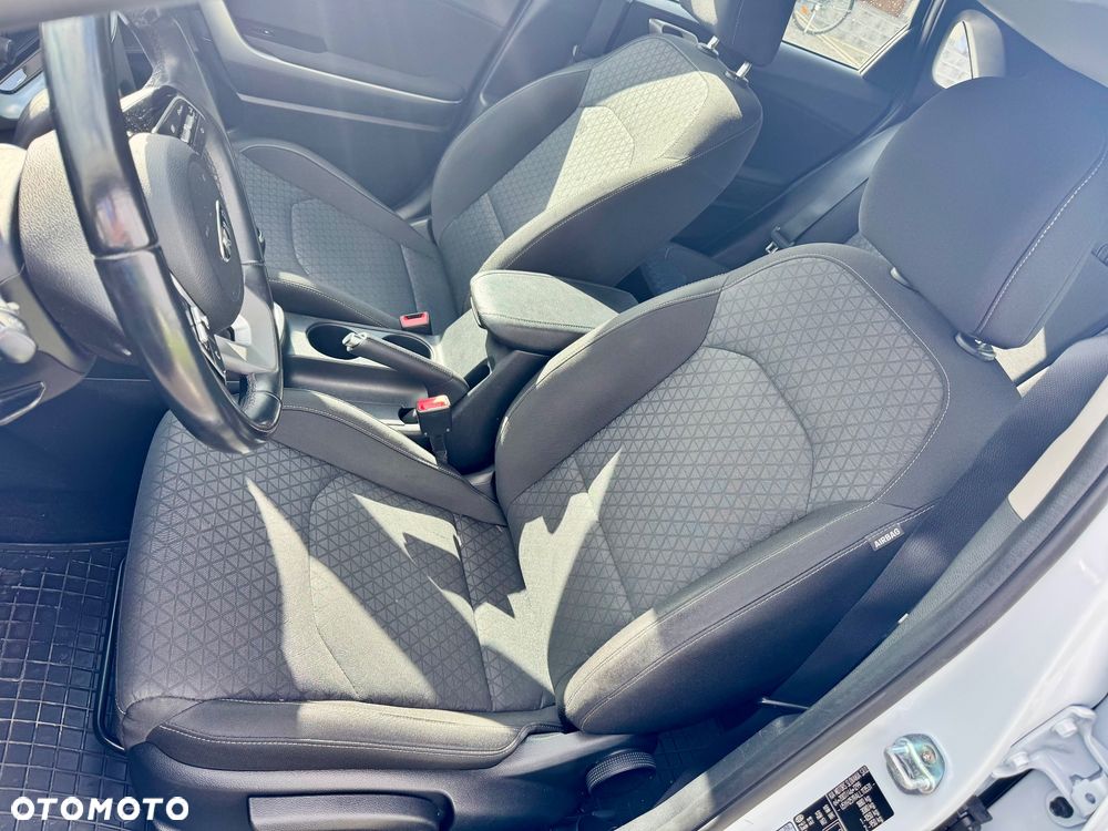 Kia Ceed - 11