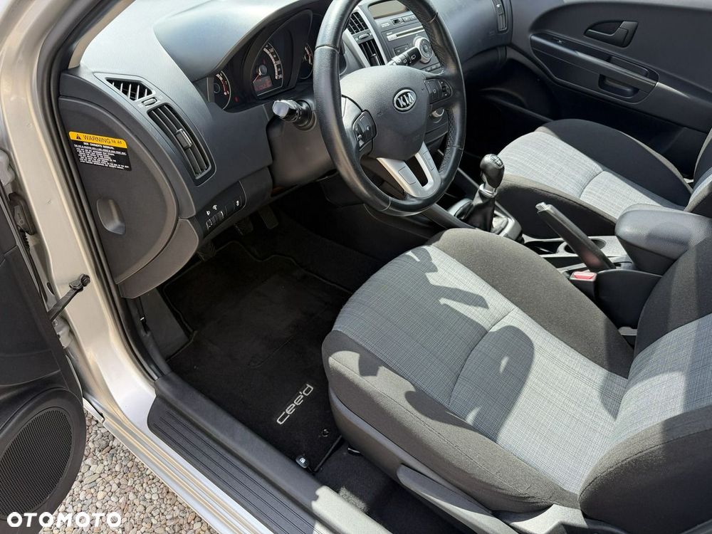 Kia Ceed 1.4 CVVT Dream-Team Edition - 18