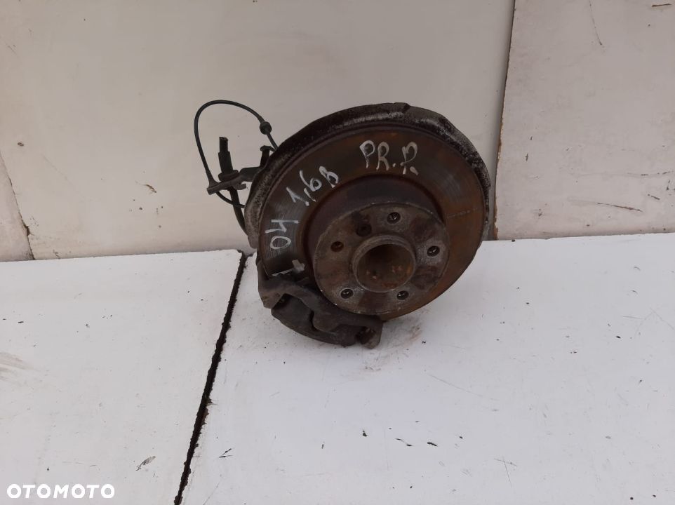 PIASTA ZWROTNICA PRAWY LEWY PRZÓD BMW E87 1.6 B