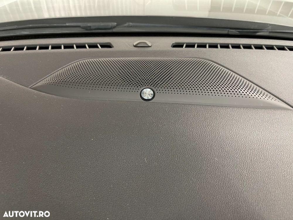 Ford Kuga 2.5 Duratec FHEV 4x4 ST-LINE X - 21