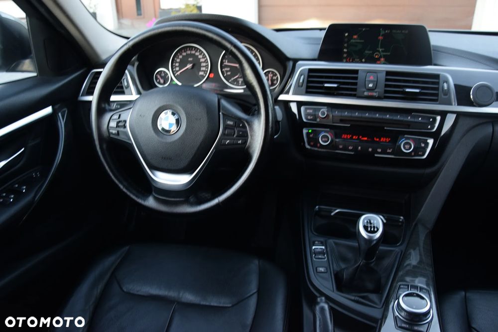BMW 3 Series 2017 photo 3