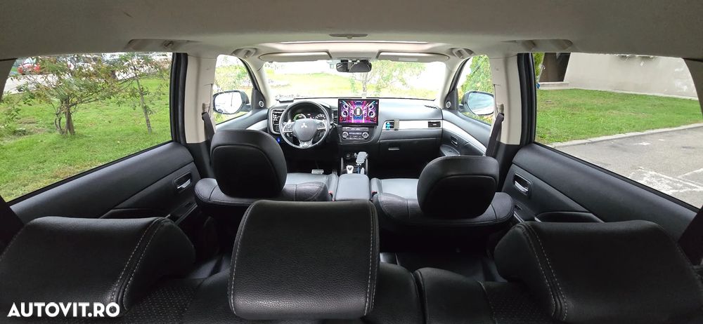 Mitsubishi Outlander - 12