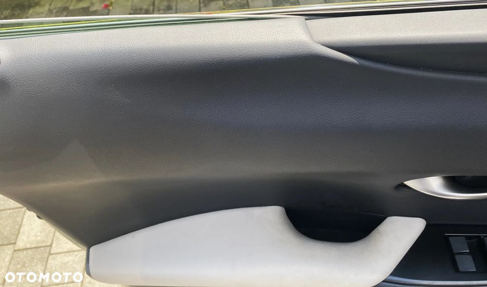 Lexus UX - 14