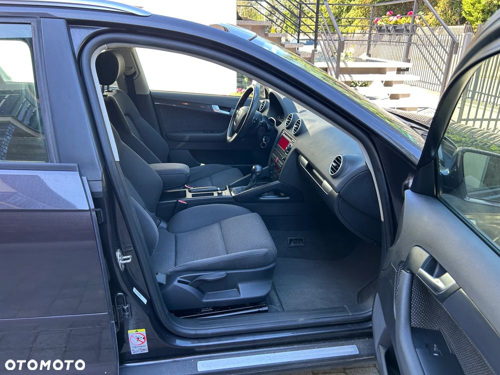 Audi A3 Sportback 2.0 TDI DPF (DSG) S tronic Ambiente - 8