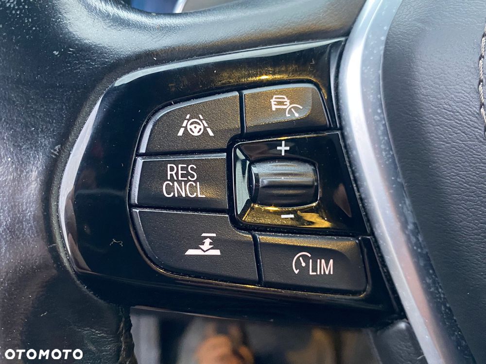 BMW Seria 5 520d xDrive Luxury Line sport - 23