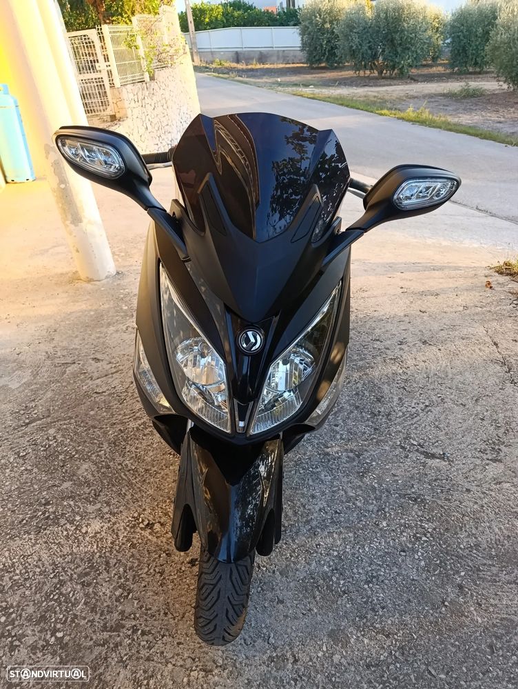 Sym GTS - 1