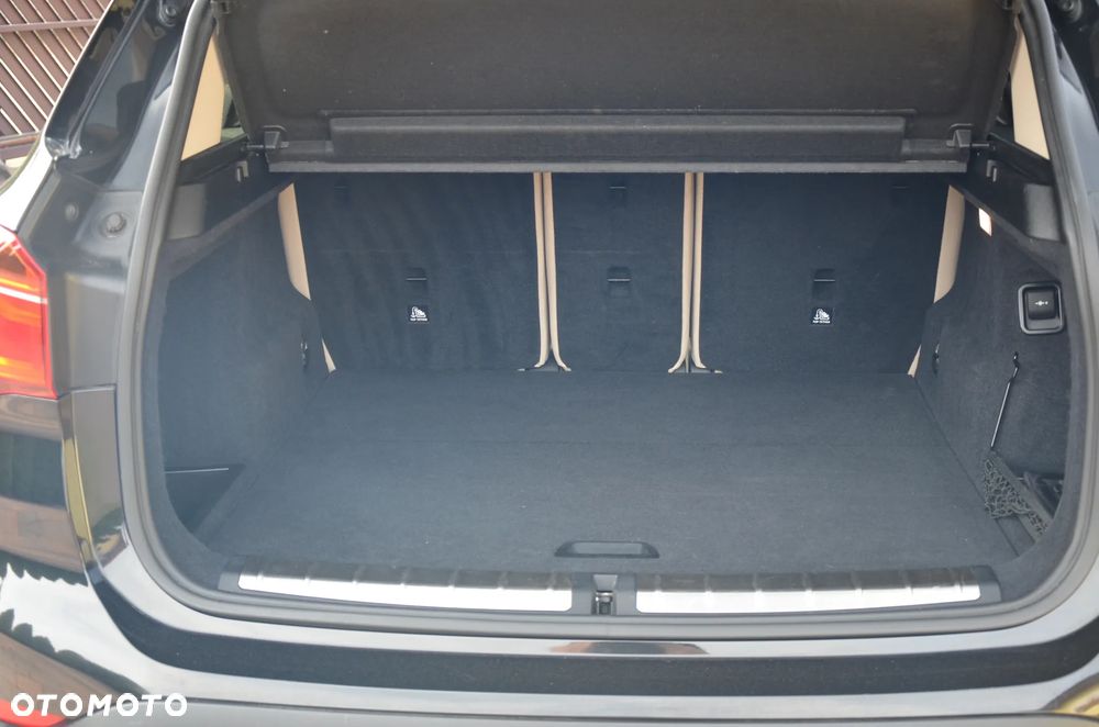 BMW X1 xDrive25d xLine - 38