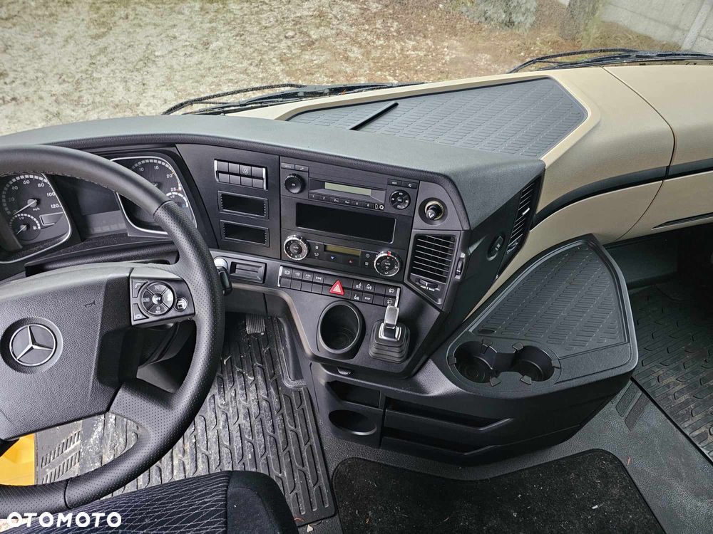 Mercedes-Benz ACTROS - 10