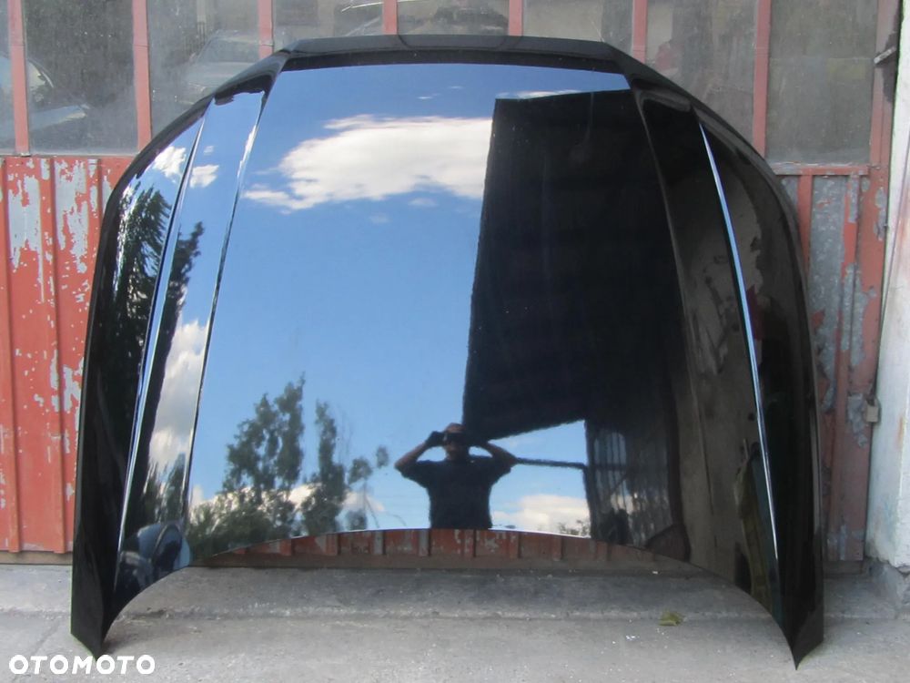 Audi A4 B9 maska lak. LY9T kompletna - 1