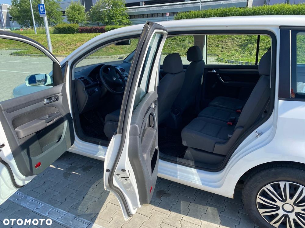 Volkswagen Touran 1.9 TDI Conceptline - 9