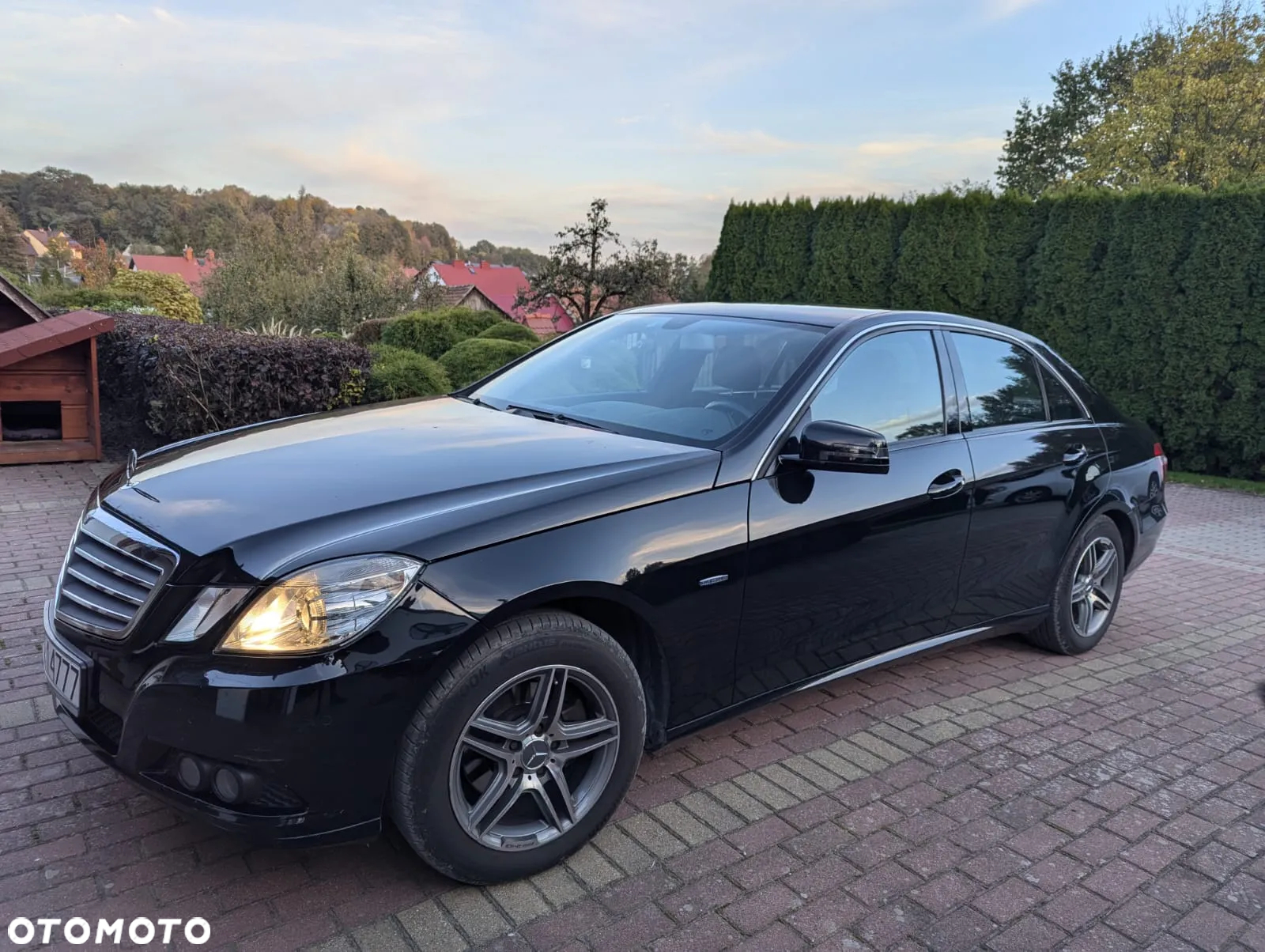 Mercedes-Benz Klasa E 200 CGI BlueEFFICIENCY Automatik - 2