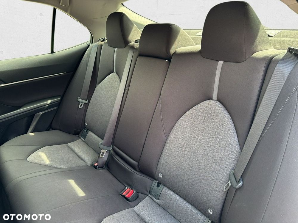 Toyota Camry - 23