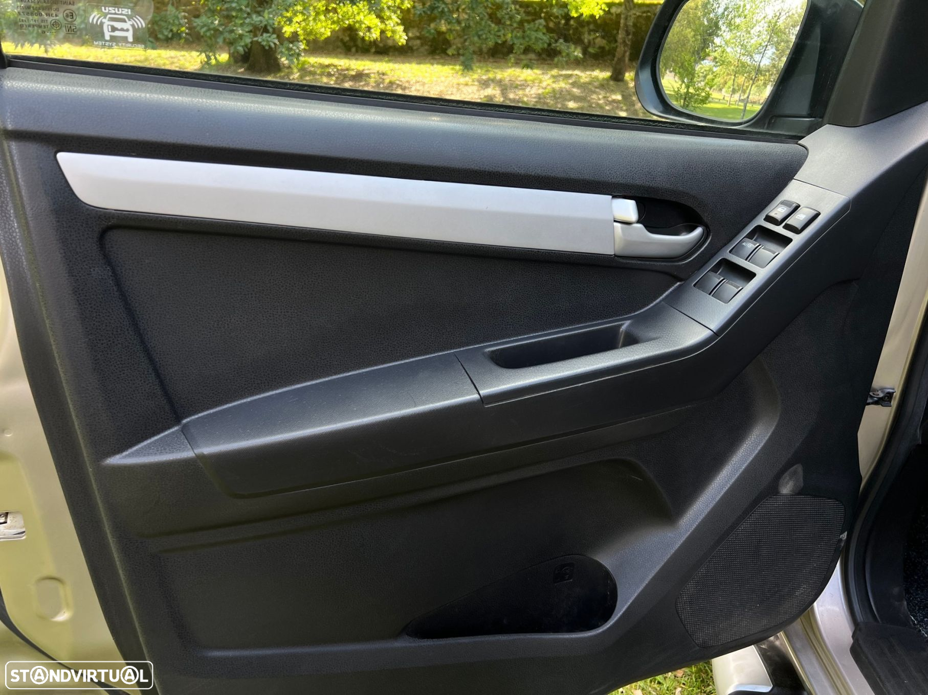 Isuzu D-Max 2.5 DTi CD 4WD LS - 24
